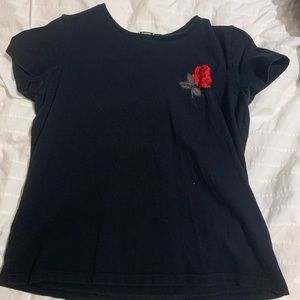 Short sleeve black rose tee